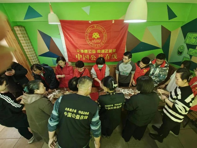 华盛社区党委开展“喜迎元宵送祝福 浓浓关爱暖人心”送温暖活动